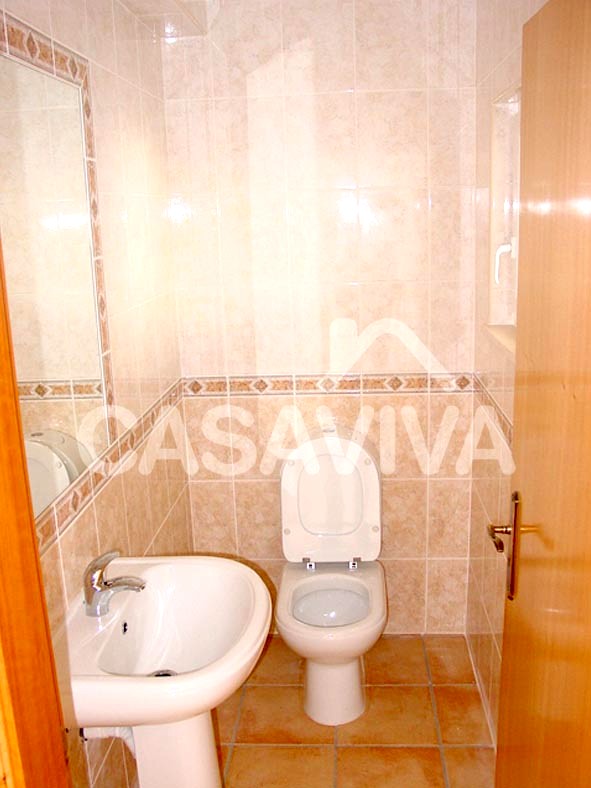 Remodelao total das casas de banho da moradia.Substituio das loias sanitrias.